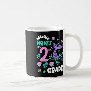 Schüler der 2. Klasse, glücklich am 1. Tag zurück Kaffeetasse