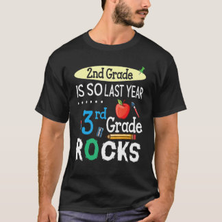 Schüler der zweiten Schulstufe ist so im letzten J T-Shirt