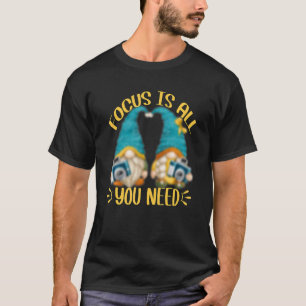 Schulfotograf und Konzentrierungsangebot mit Kamer T-Shirt