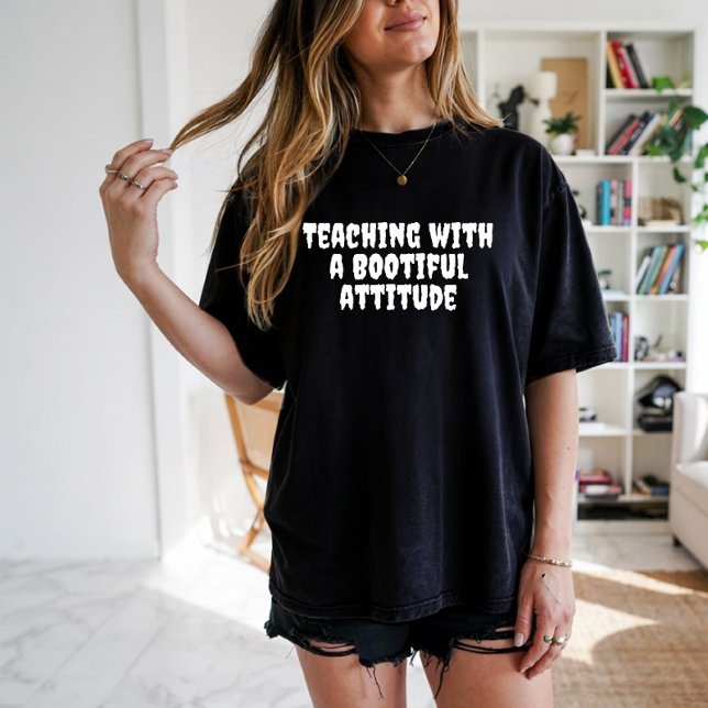 Schulhalloween für ironische Lehrerin, weiße Typog T-Shirt (Von Creator hochgeladen)