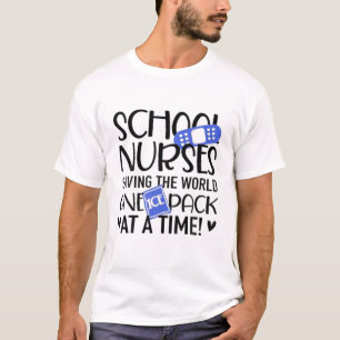 Schulkinder, die das World One Ice Pack auf einem T-Shirt