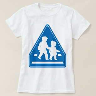 Schulkinder überqueren >> Japanisches Verkehrszeic T-Shirt