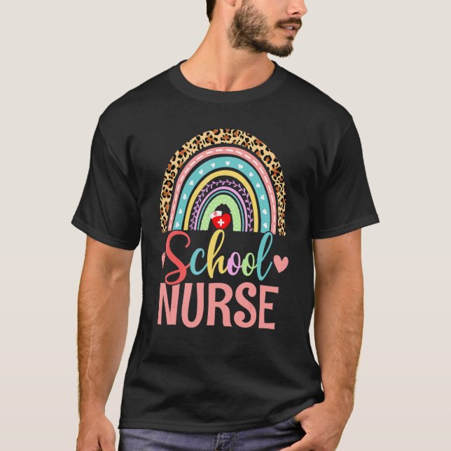 Schulkrankenschwester Boho Regenbogen Leopard Kran T-Shirt (Vorderseite)