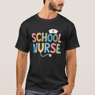 Schulkrankenschwester hilft Kindern täglich besser T-Shirt