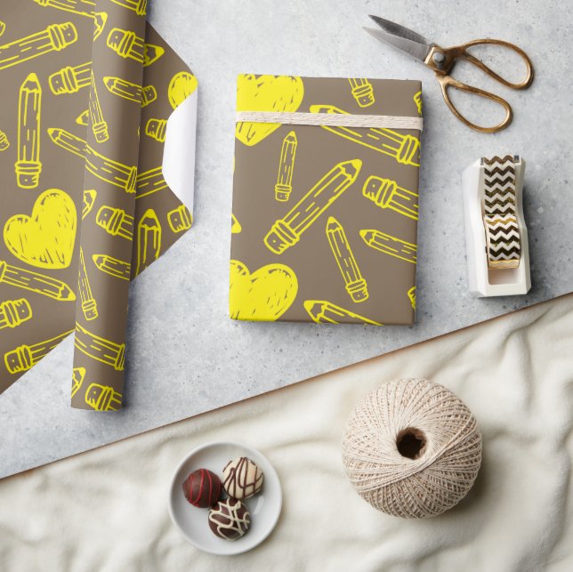 Schulnahtloses Umschlagpapier: Herz und Stift Geschenkpapier (Kunsthandwerk)