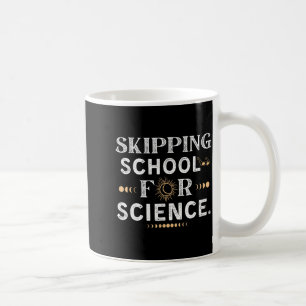 Schulschwänzen Sonnenfinsternis Schüler-Illustrati Kaffeetasse