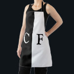 Schürze für Mehrdruck<br><div class="desc">Schwarz und Weiß halbiert benutzerdefinierte Initialen minimalistisch einfaches Textdesign.</div>