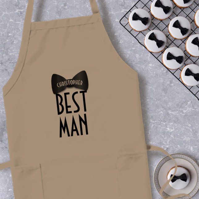 Schürze personalisierter Trauzeuge (Add your best man's name to this bow tie apron. Makes the perfect wedding favor gift for him)