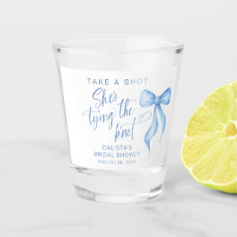 Schuss, sie bindet das Brautparty des Knotens Schnapsglas