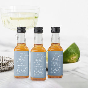 Schuss, sie bindet den Knoten Bachelorette Alkoholflaschenetikett