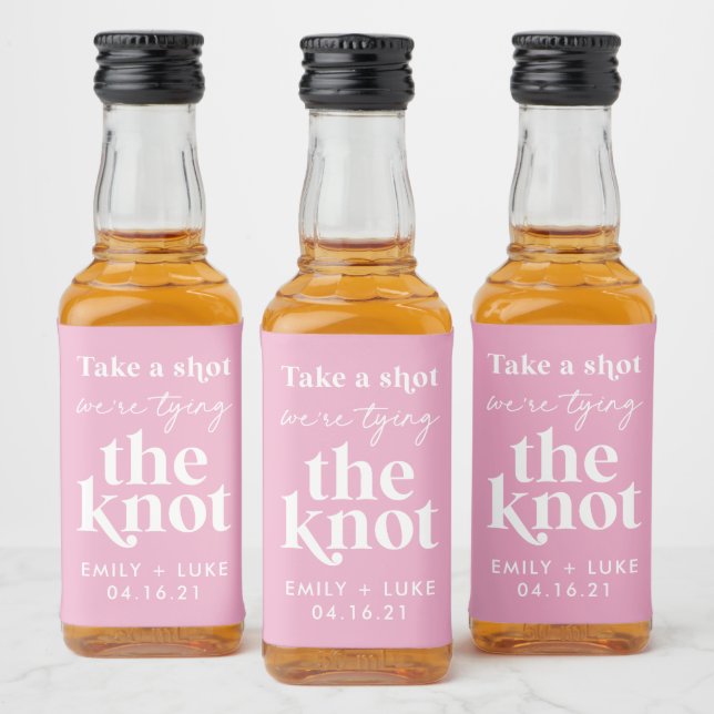 Schuss, wir binden die Verlobung des Knotens an Alkoholflaschenetikett (Flaschen)