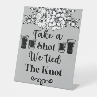 Schuss, wir tippen dem knot-floralen Hochzeitspeda Sockelschild