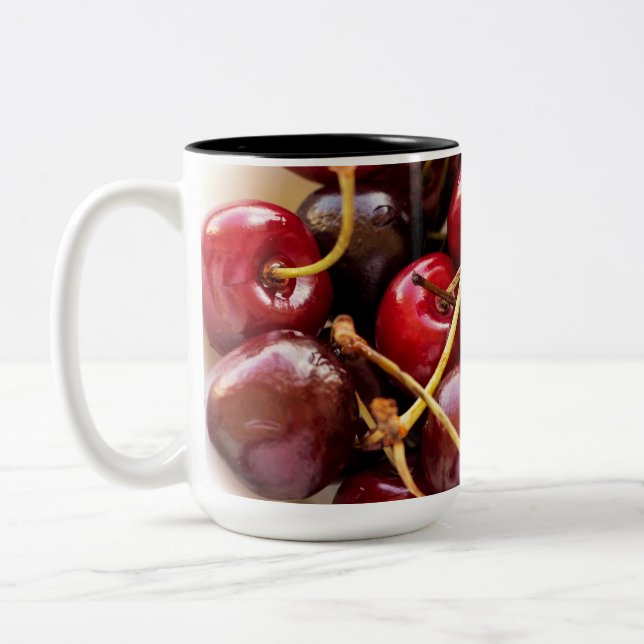 Schüssel mit Kirschen Zweifarbige Tasse (Links)