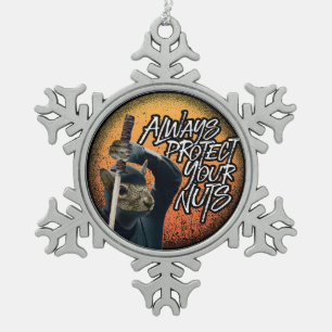 Schützen Sie immer Ihre Nüsse - lustiges Ninja-Eic Schneeflocken Zinn-Ornament