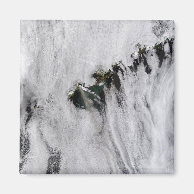 Schwaden aus dem Okmok-Vulkan, Aleusien Magnet (Vorne)