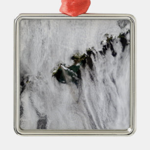 Schwaden aus dem Okmok-Vulkan, Aleusien Silbernes Ornament