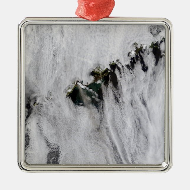 Schwaden aus dem Okmok-Vulkan, Aleusien Silbernes Ornament (Vorne)