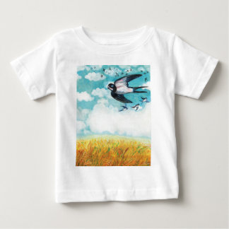 Schwalben über einem Weizenfeld Illustration Baby T-shirt