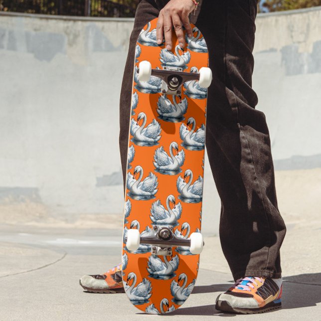 Schwan-Vögel Musterdesign auf Orange Skateboard (Von Creator hochgeladen)
