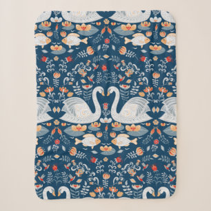 Schwäne, Fische, Blume auf blauem Hintergrund. dek Sherpadecke