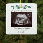 Schwangerschaft Weihnachtsbaumdekor Ultrasound Bab Keramikornament<br><div class="desc">Es ist immer eine gute Zeit, diese aufregende Nachricht mit Ihren nächsten und lieben zu teilen. Perfekte Geschenkidee für die Oma mit Ultraschall Foto. Passen Sie diese einmalige Anzeige an, fügen Sie Ihre Daten hinzu und ließ jedem, der über diese Neuigkeiten Bescheid weiß. Gutes Geschenk für neue Eltern und Babyduschen....</div>