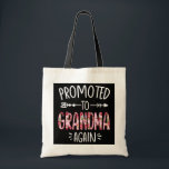 Schwangerschaftsankündigung bald wieder Oma werden Tragetasche<br><div class="desc">Schwangerschaftsankündigung bald werden Oma wieder floral Graph Geschenk. Perfektes Geschenk für Ihren Vater,  Mama,  Papa,  Männer,  Frauen,  Freunde und Familienmitglieder am Erntedank Tag,  Weihnachten,  Muttertag,  Vatertag,  4. Juli,  1776 Unabhängiger Tag,  Veteranen Tag,  Halloween,  Patrick's Day</div>