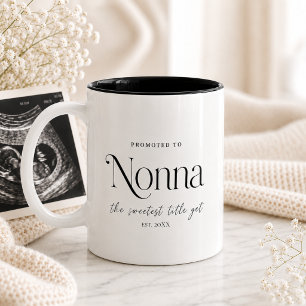 Schwangerschaftsankündigungsgeschenk für Nonna Zweifarbige Tasse