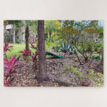 Schwanz von Juwelen - Stille Rätsel Puzzle<br><div class="desc">Die Geschichte der Juwelen inmitten eines historischen Gartens, einer Pfauenlandschaft in noch elegantem Stil, seinem erhabenen Schwanz, der wie ein versteckter Schatz zwischen blühenden Rottönen und üppigen Grüntönen zurückgeht. In einem Moment der Ruhe zwischen Bewegung und Majestät gefangen, lädt dieses Rätsel zu ruhiger Betrachtung und Wertschätzung für die natürliche Brillanz,...</div>