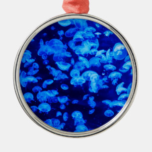 Schwarm von Quallen (Unterwassertiere) Ornament Aus Metall