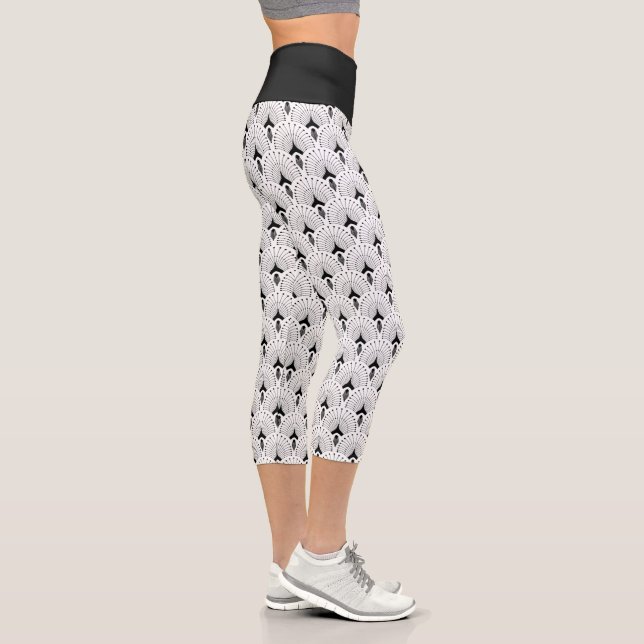 Schwarz auf weißem Art-Deko-Muster Capri Leggings (Rechts)