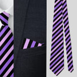 Schwarz-blaue Streifen Abstraktes Muster Krawatte<br><div class="desc">Black Blue Stripes Abstrakte Pattern Nackenschwelle.</div>
