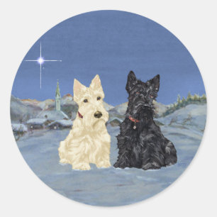 Schwarz-braune Schottische Terrier im Winter Runder Aufkleber