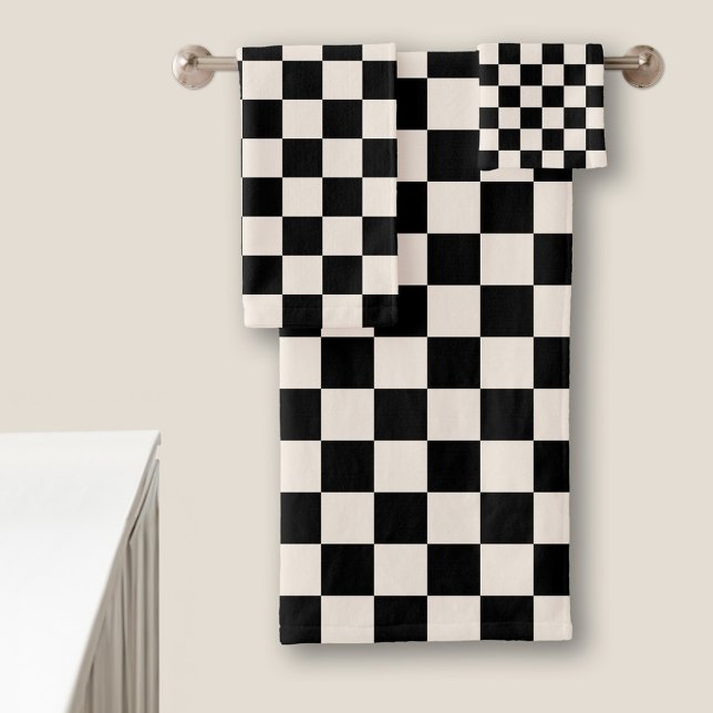Schwarz-Creme-Prüfmuster Badhandtuch Set (Black and Cream Checkered Pattern Bath Towel Set in situ)
