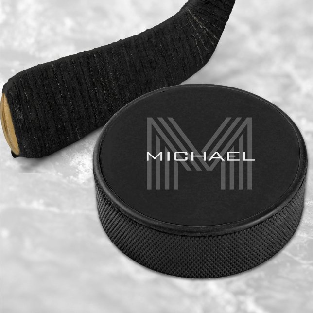 Schwarz Einfach Modernes Minimalistisches Monogram Eishockey Puck (Black Simple Modern Minimalist Monogram Initial Hockey Puck)
