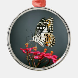 Schwarz-Gelb-Schmetterling auf rosa Blume Ornament Aus Metall