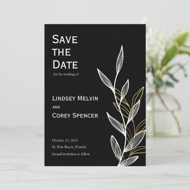Schwarz-Gold-Leaf-Hochzeit speichern Sie das Datum Einladung (Stehend Vorderseite)