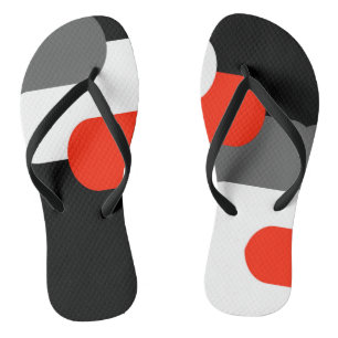 Schwarz-Grau-Rot-Weiß-Paar mit Flip Flops