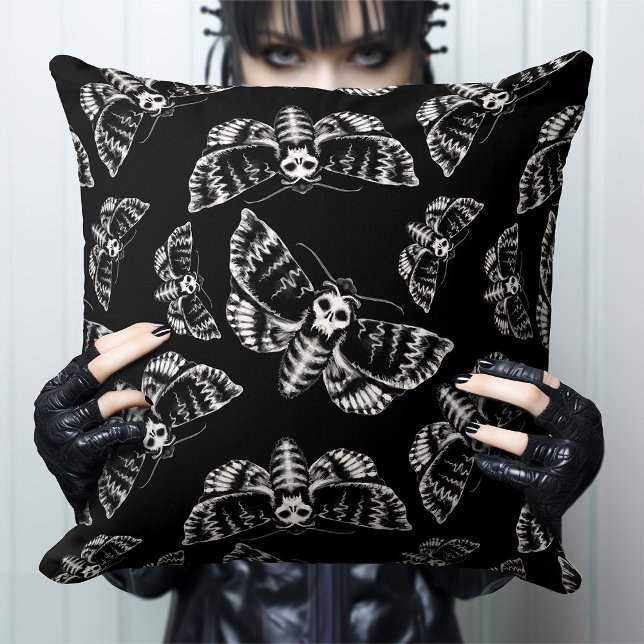 Schwarz-Grau-Tote Kopf Hawk Moth Gothic Skull Kissen (Von Creator hochgeladen)
