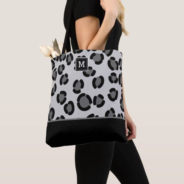 Schwarz-graues Leopardenmuster mit Monogramm (Von Nahem)