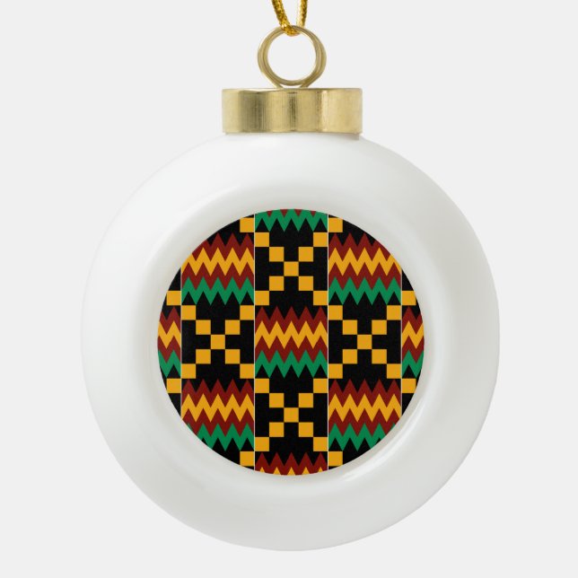 Schwarz, Grün, Rot und Gelb Kente Tuch Keramik Kugel-Ornament (Vorderseite)