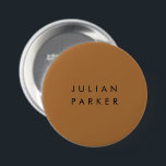 Schwarz-Minimalbraun Button<br><div class="desc">Ein schlankes und zeitloses Monogramm nimmt die Bühne in der Mitte vor einem reichen braunen Hintergrund und zeichnet minimalistische Eleganz in seiner reinsten Form auf. Die Gegenüberstellung von schwarzen Initialen an der warmen Kulisse schafft ein ausgeglichenes und gediegenes Design, das sich ideal eignet, um jedem Ambiente eine Touch persönlicher Verfeinerung...</div>