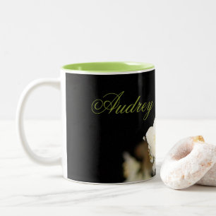 Schwarz mit weißen Blüten Zweifarbige Tasse
