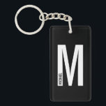Schwarz, Personalisiert, fett, Monogramm und Name Schlüsselanhänger<br><div class="desc">Modernes Monogram Design mit personalisiertem Monogramm-Buchstaben "M" und Namen im modernen fett formatierten Sans Serif Schriftart Stil. Perfektes Geschenk für ihn,  Vatertagsgeschenk,  Trauzeuge Geschenk und vieles mehr.</div>