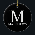 Schwarz-Personalisiert-Monogramm und Name Keramik Ornament<br><div class="desc">Personalisierte Monogram und Name Giftspenden verfügen über personalisierte Monogramme und Namen im klassischen Serif-Schriftart-Stil auf schwarzem Hintergrund.

Ideal für Ferien,  Wiedersehen und besondere Anlässe.</div>