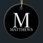Schwarz-Personalisiert-Monogramm und Name Keramik Ornament<br><div class="desc">Personalisierte Monogram und Name Giftspenden verfügen über personalisierte Monogramme und Namen im klassischen Serif-Schriftart-Stil auf schwarzem Hintergrund.

Ideal für Ferien,  Wiedersehen und besondere Anlässe.</div>