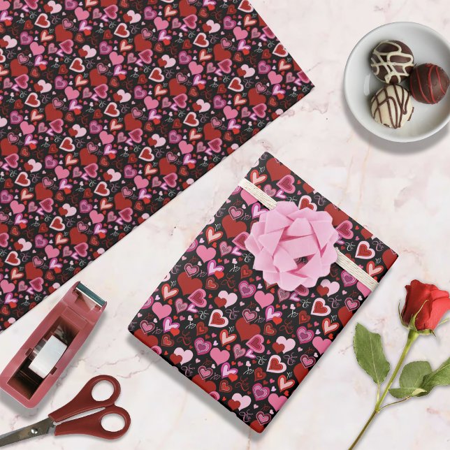 Schwarz Pink Rote Herzen Liebesmuster Geschenkpapier (Von Creator hochgeladen)