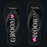 Schwarz/Rosa Herzgroom Flip Flops<br><div class="desc">Spaß,  maßgeschneiderte Hochzeitskippen</div>