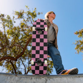 Schwarz-rosa kariertes Druckmuster Skateboard