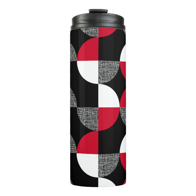 Schwarz, rot, kariertes geometrisches Muster. Thermosbecher (Vorderseite)