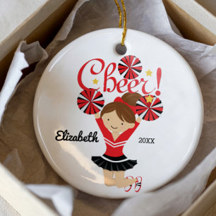 Schwarz-rotes Cheerleader-Abzeichen mit braunhaari Keramikornament